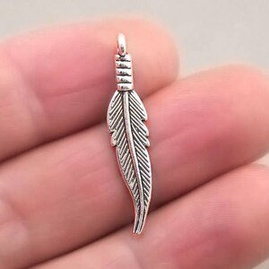 Feder Charms, kleine Feder Anhänger Perlen, bis zu 40 Stück, Antique Silber 6 x 31 mm CM1190S