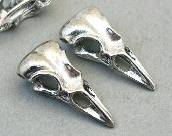 Bird Skull Charms, Raven Skull 3D pendant beads, up to 10 pcs, Antique Silver, 15X32mm CM1444S