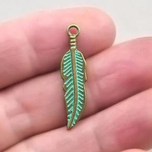 Feather Charms, Green Feather pendant beads, up to 30 pcs, Antique Bronze 7X30mm CM1214BR