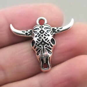 Bull Skull Charms, Cattle Skull pendant beads, up to 10 pcs, Antique Silver 25X29mm CM1091S