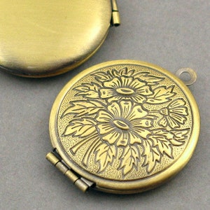 Flower Lockets, Round Locket pendant beads, Prayer Box, up to 2 pcs, Antique Brass 27mm CK0006B