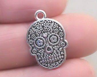 Skull Charms, Sugar Skull pendant beads, up to 10 pcs, Black Antique Silver 15X23mm CM1916S