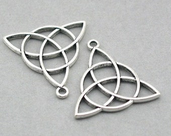 Celtic Charms, Celtic Knot pendant beads, up to 8 pcs, Antique silver 28X29mm CM0344S