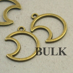 BULK 30 Moon Charms, Wholesale Crescent Moon pendant beads, Antique Bronze 21X27mm CM1596B