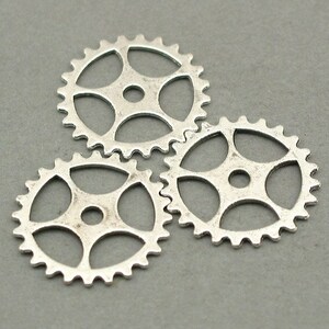 Gear Charms, Steampunk Gear pendant beads, up to 25 pcs, Antique Silver 25mm CM0556SR