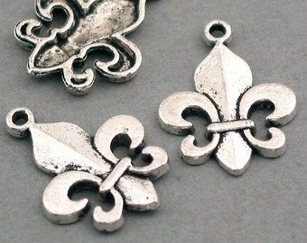 Fleur de Lis Charms, French Lily Flower pendant beads, up to 12 pcs, Antique Silver 17X22mm CM0259S