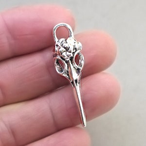 Bird Skull Charms, Raven Skull 3D pendant beads, up to 10 pcs, Antique Silver 12X40mm CM0750S