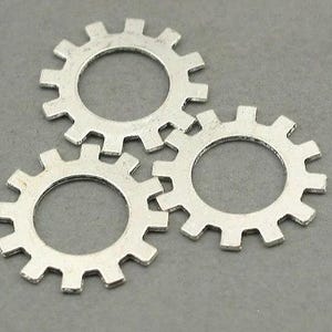 Gear Charms, Steampunk Gear pendant beads, up to 25 pcs, Antique Silver 24mm CM0567S