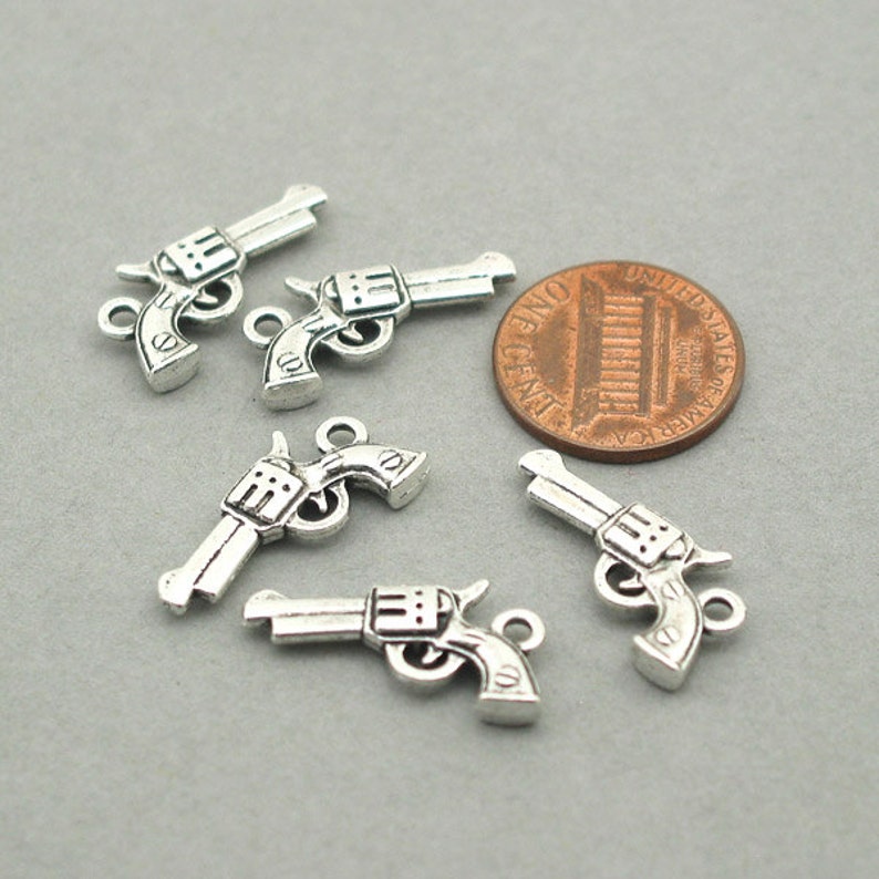 Wholesale Pistol 3D pendant beads BULK 30 Handgun Charms Antique Silver 11X22mm CM0947S