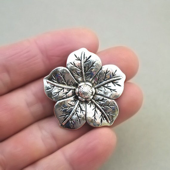 50 Dijes De Flores Chapados En Plata Antigua Para Pulseras