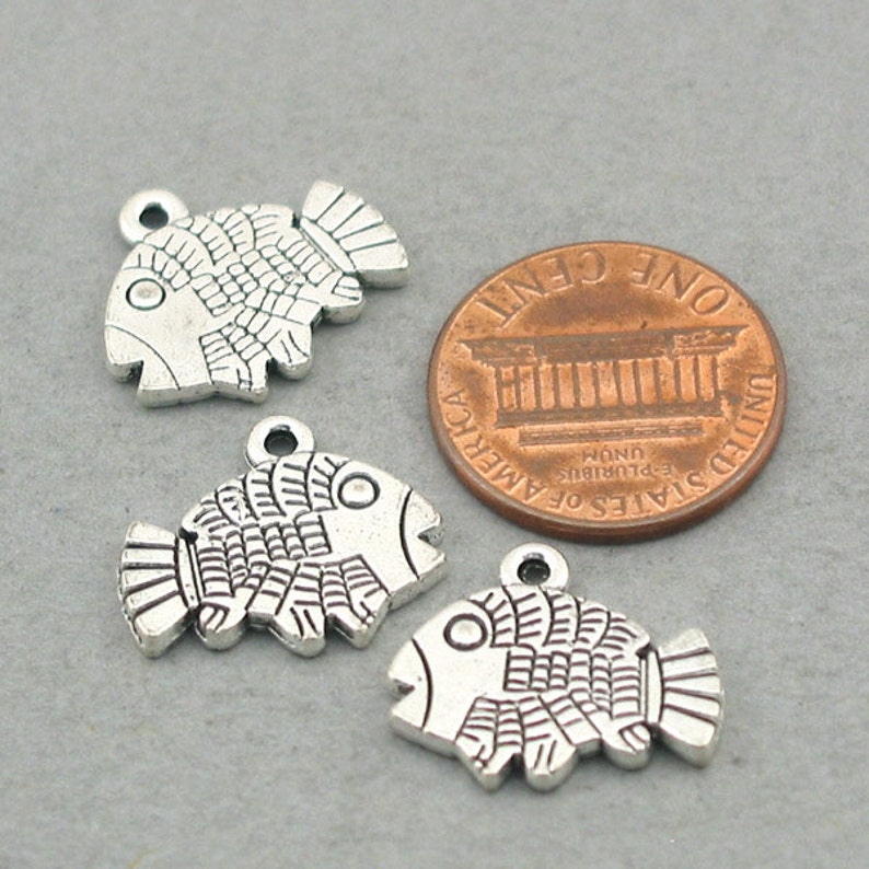 Antique Silver 14X17mm CM0656S Coral Reef Fish Wholesale Tropical Fish pendant beads BULK 40 Fish Charms