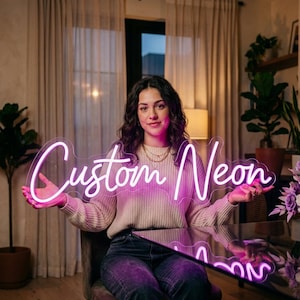 Könnte beinhalten: Ein Set aus drei Keramikbechern mit gesprenkelter, matter Oberfläche. Die Becher sind in den Farbtönen Creme, Hellgrau und Dunkelgrau gehalten. Jeder Becher hat ein schlichtes, minimalistisches Design, ideal für Kaffee oder Tee.