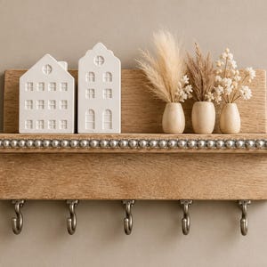 Porte-clés en chêne avec maison en plâtre et fleurs séchées | 3 ou 5 crochets | Porte-clés scandinave, cadeau de pendaison de crémaillère