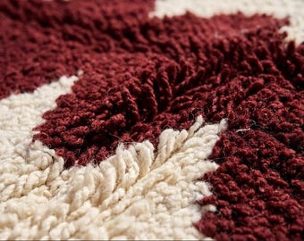 White Burgundy Moroccan Beni Ourain Rug, Handmade Wool Berber Rug, Burgundy Zigzag Rug, White Area Rug, Custom Moroccan Wool Rug