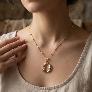 Collar con colgante de ángel y luna celestial chapado en oro de 18 quilates / Cadena de joyería tipo satélite