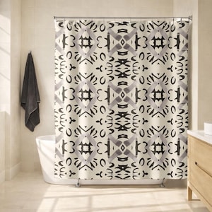 Rideau de douche géométrique crème chaud doux — Motif abstrait artisanal — Décoration de salle de bain moderne et neutre