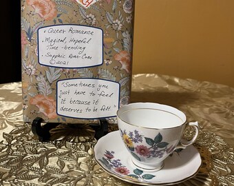 Set de regalo de taza de té vintage y libro: Romance LGBTQ