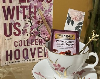Set de regalo de taza de té y libro vintage: Drama contemporáneo