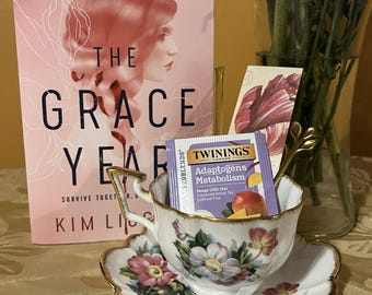 Set de regalo de taza de té y libro vintage: Distopía juvenil