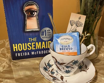 Set de regalo de taza de té vintage y libro: Thriller