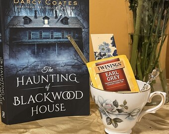 Set de regalo de taza de té y libro vintage: Terror sobrenatural