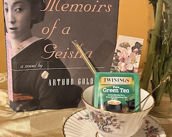 Set de regalo de taza de té vintage y libro: Ficción histórica