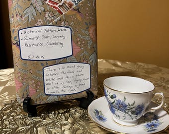 Set de regalo de taza de té vintage y libro: Ficción histórica