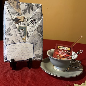 Vintage Tea Cup & Book Gift Set: Thriller
