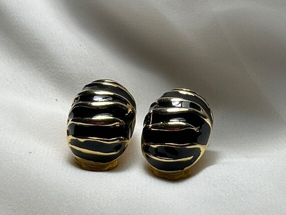 Vintage Black and Gold Clip on Earrings Shell Con… - image 5