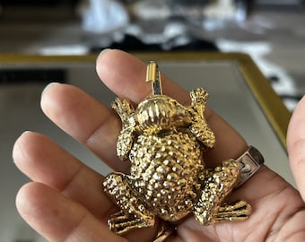VTG Gold Frog Pin Brooch Small Perfect for Hats, Lapels, Bags etc