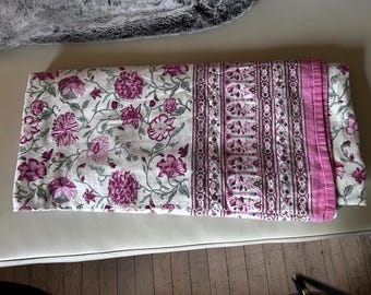 Vintage Bedspread Full/Qu size Pink, Red White floral vine design Cottagecore