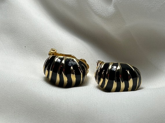 Vintage Black and Gold Clip on Earrings Shell Con… - image 3