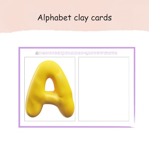 Puede incluir: Tarjetas de arcilla del alfabeto con una gran letra "A" amarilla en el cuadro izquierdo. La letra es 3D y tiene un acabado brillante. La parte superior de la imagen tiene el texto "Alphabet clay cards" en negro. La parte superior de la imagen tiene un fondo rosa claro.