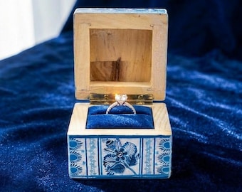 Caja para anillo de compromiso, caja de laca Olinalá hecha a mano, joyero mexicano con hojas de plata pintadas a mano, recuerdo único para propuesta de matrimonio, firmado por artesano.