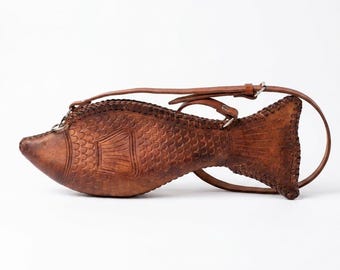 Bolso bandolera pequeño de piel con forma de pez, bolso artesanal mexicano hecho a mano, piel auténtica marrón claro, bolso de hombro bohemio único · LATIDO
