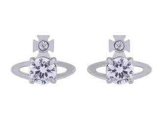 Ohrstecker im Saturn-Stil