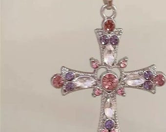 Gotische Y2K kruis ketting: Roze paarse strass hanger, verzilverde ketting