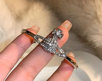 Westwood Saturn style offener Armreif