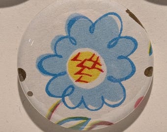 Set of 5 Pinback Buttons, One of a Kind, made from an Upcycled Vintage Greeting Card