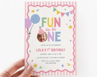 ¡Es divertido ser una niña de primer cumpleaños! Invitación / Primer cumpleaños / Plantilla de Canva (1095)