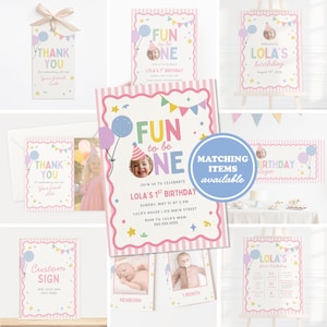 Op de afbeelding: Een collectie briefpapier voor een eerste verjaardag met een pastelkleurenpalet van roze, blauw en geel. Items zijn onder meer uitnodigingen, bedankkaartjes en mijlpaalbordjes met geschulpte roze randen, ballonnen en vlaggetjes.
