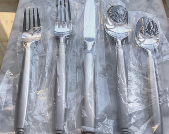 Oneida - Lamais - Usa - Stainless Flatware Silverware - Your Choice Of Pieces
