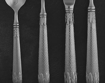 Retroneu - Laurel - Honeycomb - Stainless Flatware Silverware * Your Choice