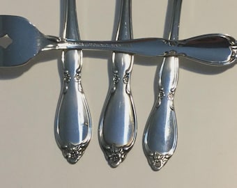 Oneida - Chatelaine - Community - You Choose - Stainless Flatware * EUC