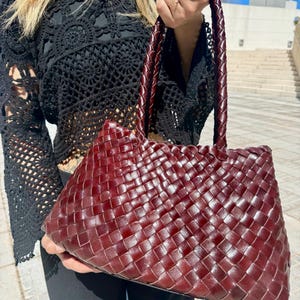 Bolso tote de cuero tejido a mano, bolso de hombro de piel de vaca de primera capa, bolso grande para uso diario.
