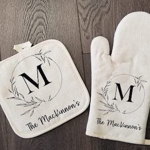 Monogram Leaf Oven Mitt & Pot Holder Set, Personalized Gift Set Wedding Bridal Shower Oven Mitts, Mother's Day, Custom Kitchen Set