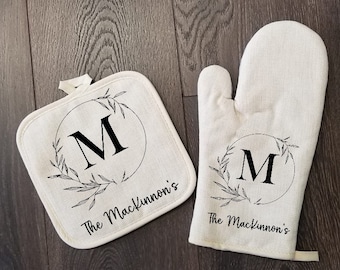 Monogram Leaf Oven Mitt & Pot Holder Set, Personalized Gift Set Wedding Bridal Shower Oven Mitts, Mother's Day, Custom Kitchen Set