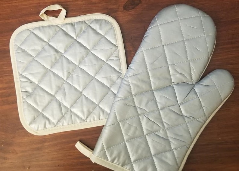 Nana Oven Mitt & Pot Holder Set, Grandma Gift Set Personalized Oven Mitts, Gifts for Mom, Camping RV image 4