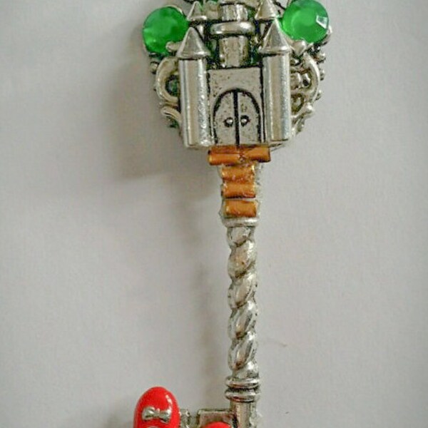 Key to the emerald city necklace wizard of oz