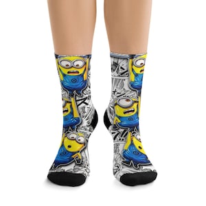 Calzini gialli con motivo Minion dei cartoni animati / sfondo a fumetti
